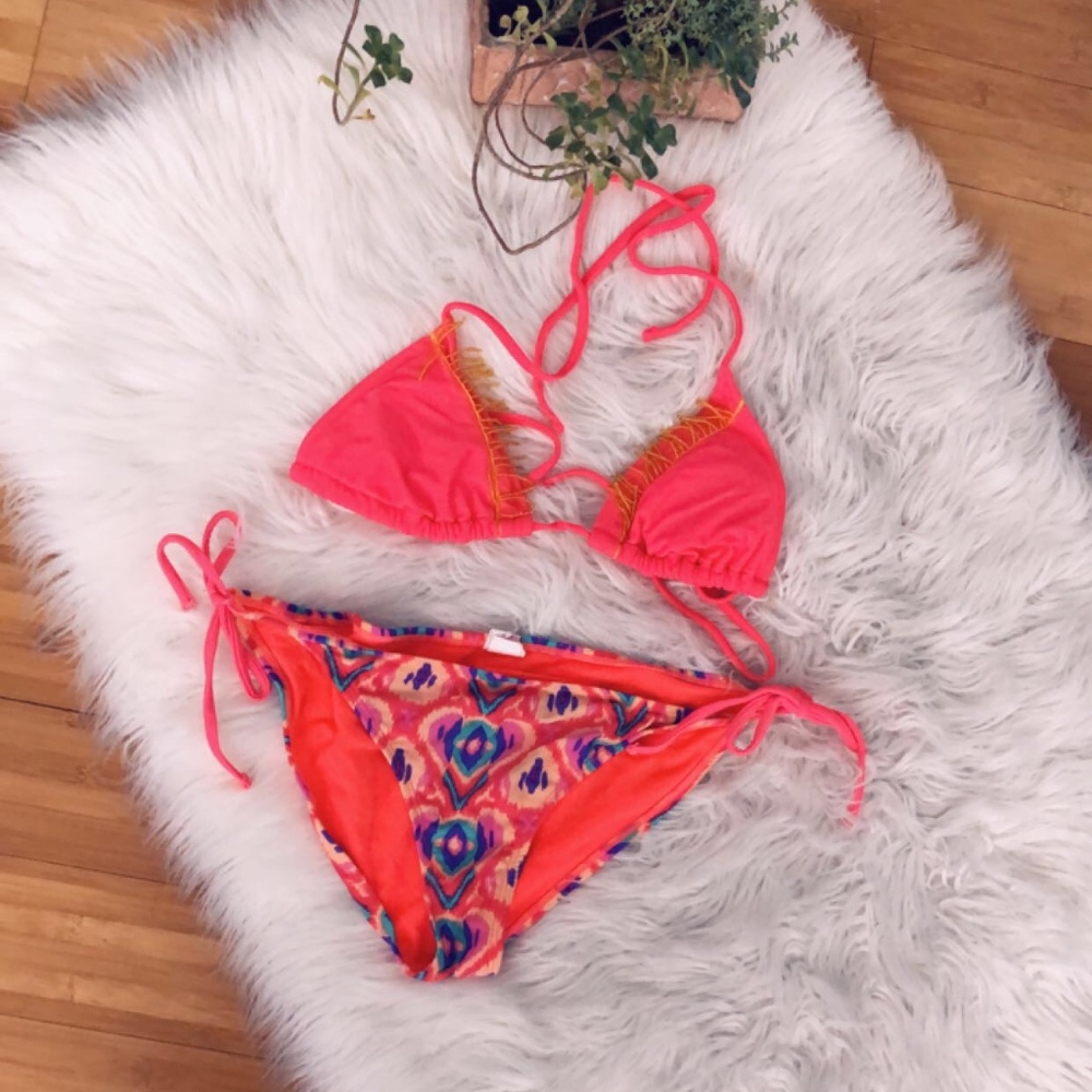 Coral Bikini - Picture 1 of 3